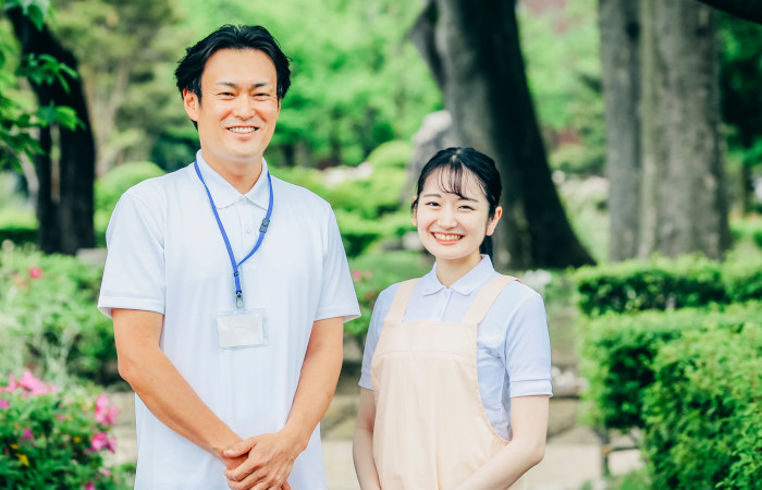 食事をする女性